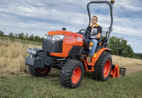 01-14.webp Microtracteur Kubota B2201DW 20 CV diesel – transmission mécanique – Image 1