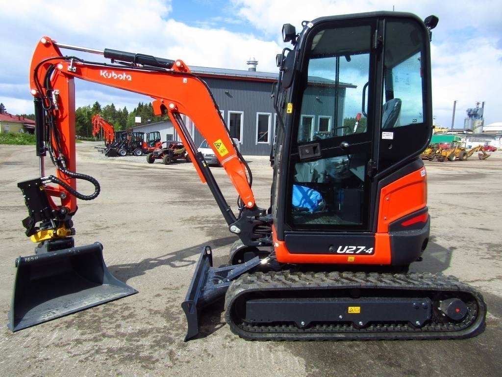 b1-1.jpg Mini pelle Kubota U27-4 diesel 2,7T – TP – Image 1