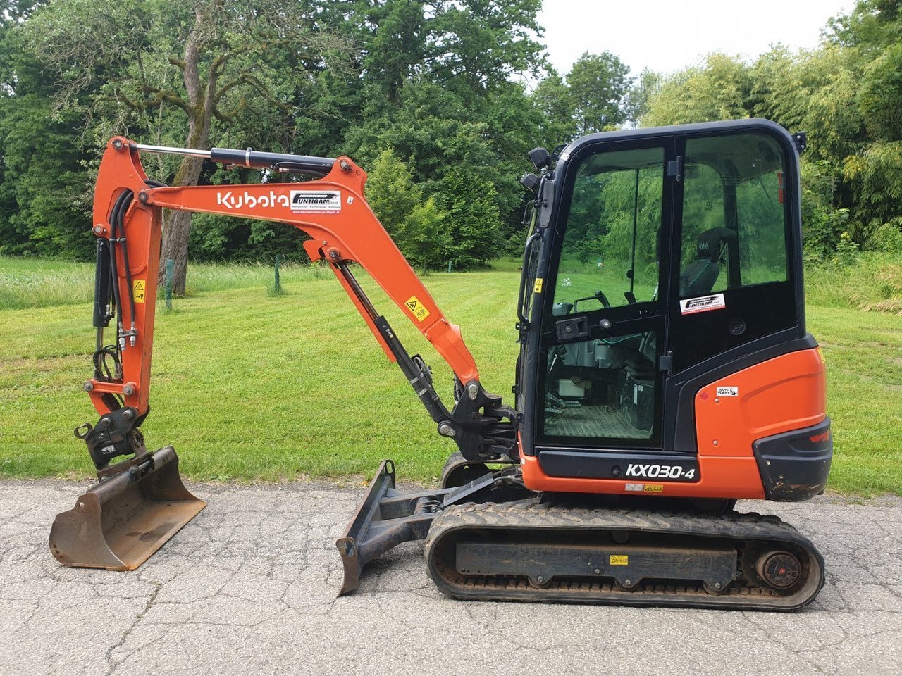 f1-4.jpg Mini pelle Kubota KX 030-4 diesel 2.87T – TP – Image 1