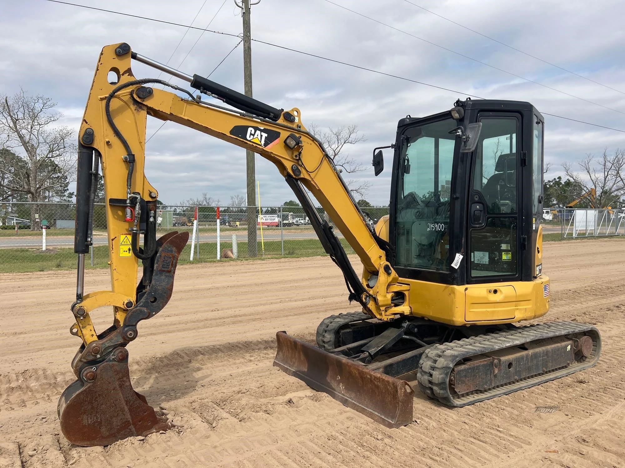 img - 2026-10-05T201233.098 CATERPILLAR 303.5E2 CR – Mini-Pelle 3,5 T Diesel – Attache Rapide – TP – Image 1