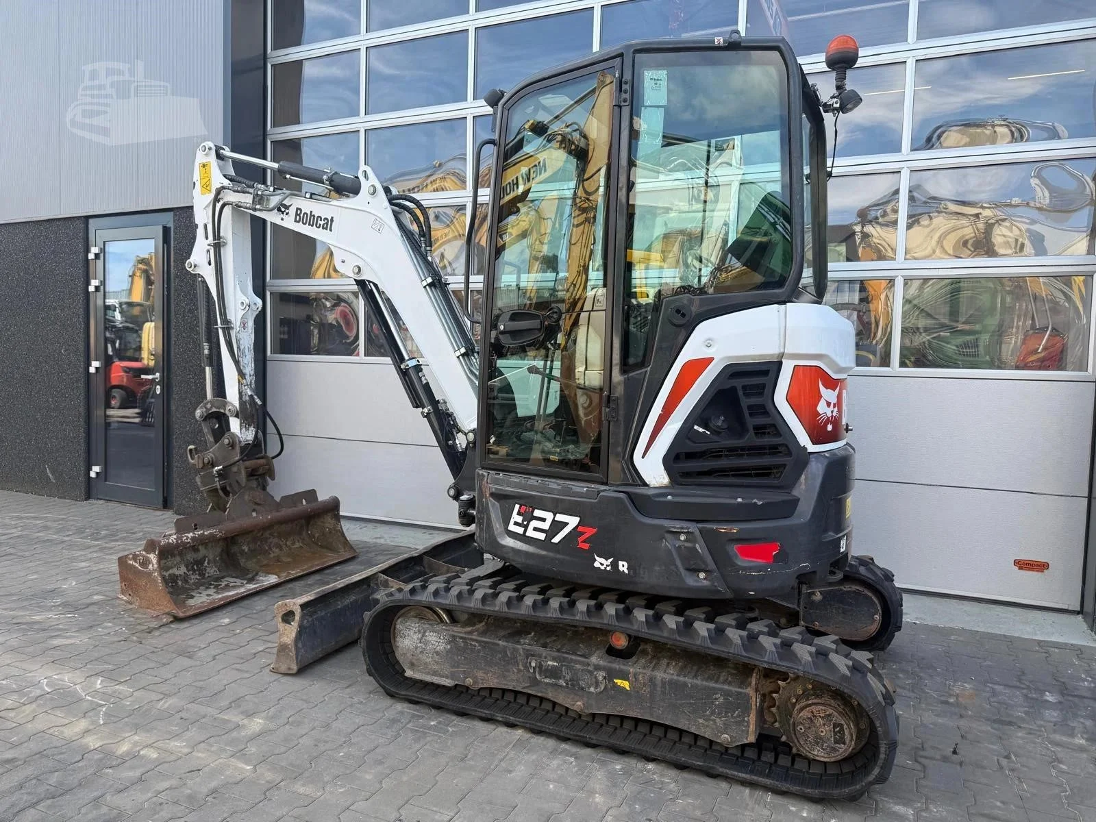 img (34) Bobcat E27 Diesel 2021 – Mini-pelle 2,7 T – Terrassement – Image 1